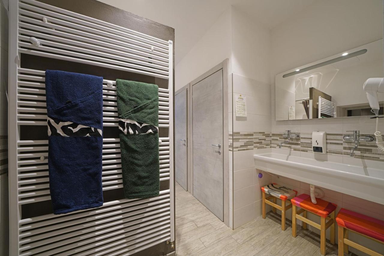 "La Locanda" Campione Del Garda Hostel Luaran gambar